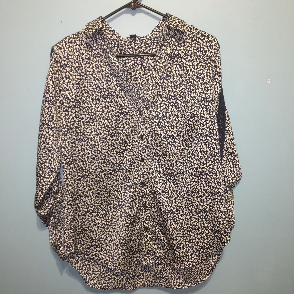 😎Ann Taylor Floral V-neck Shirt😎